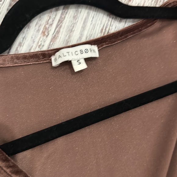 Baltic Born Esmeralda Wrap Velvet Dress Dusty Plum - Small - Picture 5 of 7